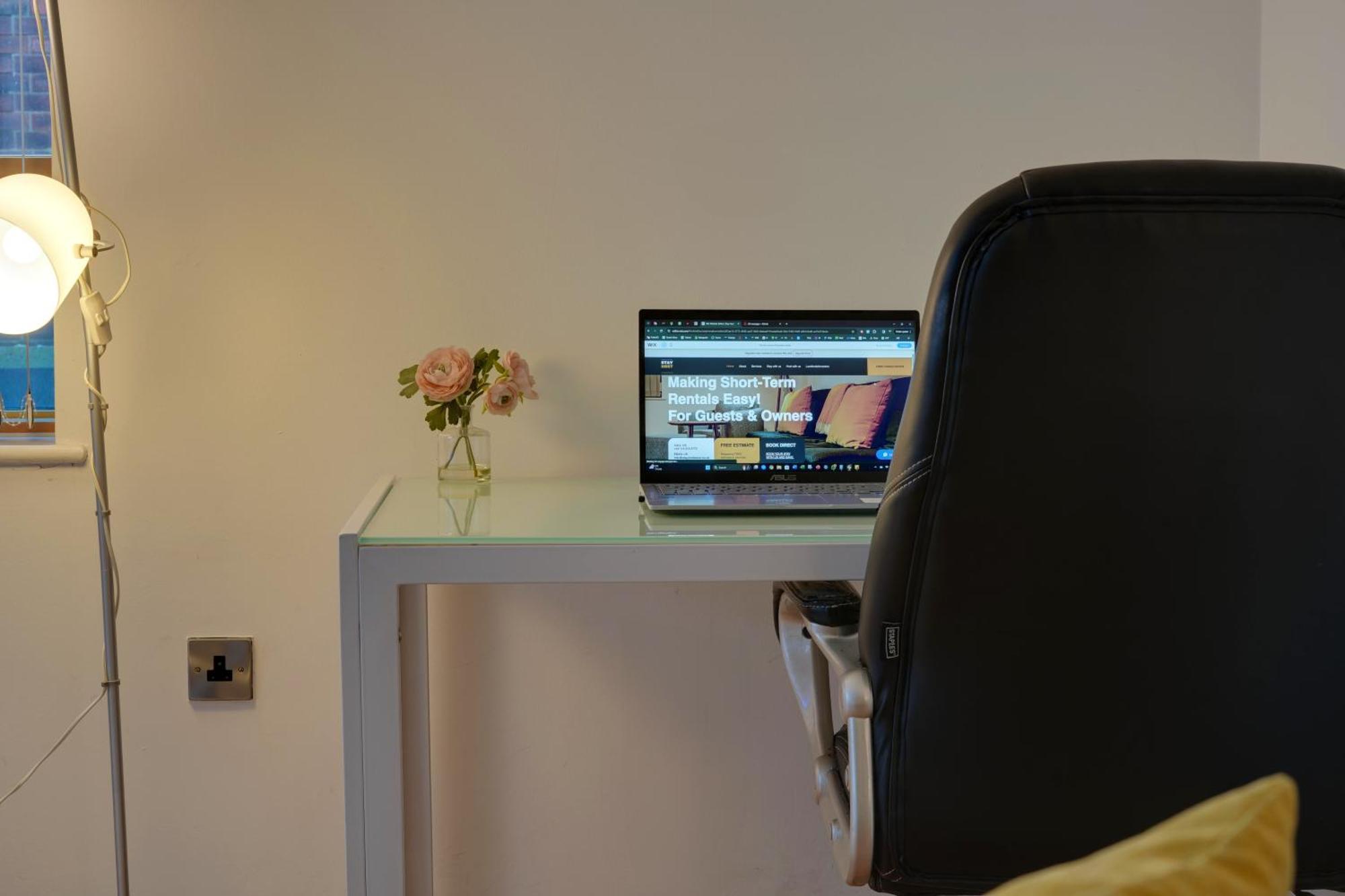 Stylish 2 Bed Apt 18 - City Centre, Free Parking, Espresso Machine & Netflix - Hosted By Stay Host Save Sheffield Buitenkant foto