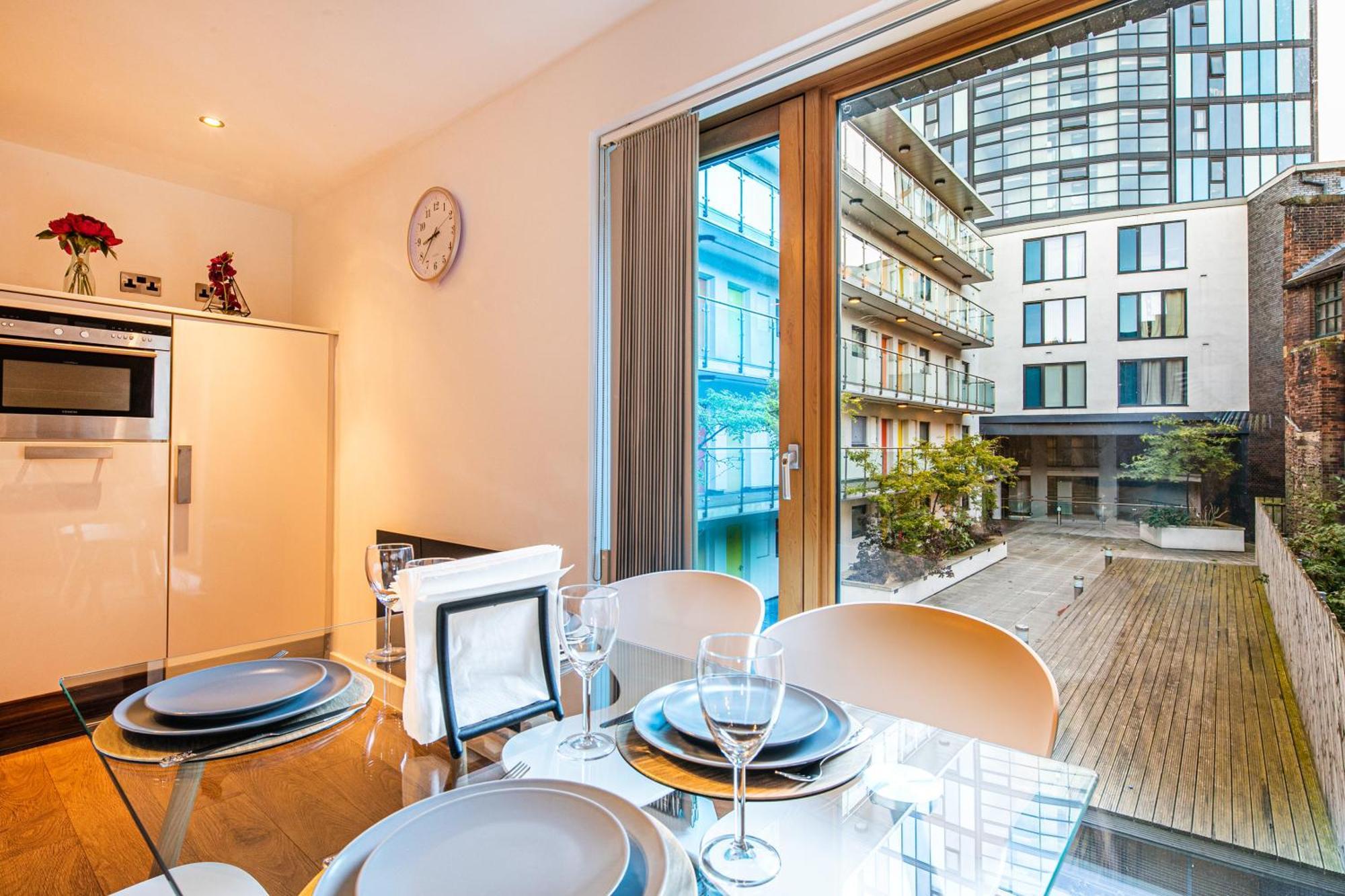 Stylish 2 Bed Apt 18 - City Centre, Free Parking, Espresso Machine & Netflix - Hosted By Stay Host Save Sheffield Buitenkant foto