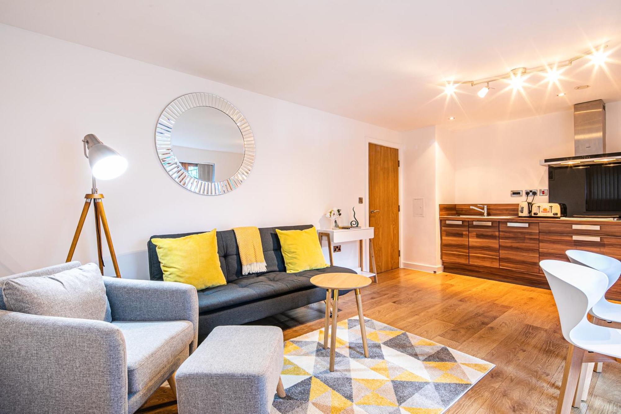 Stylish 2 Bed Apt 18 - City Centre, Free Parking, Espresso Machine & Netflix - Hosted By Stay Host Save Sheffield Buitenkant foto
