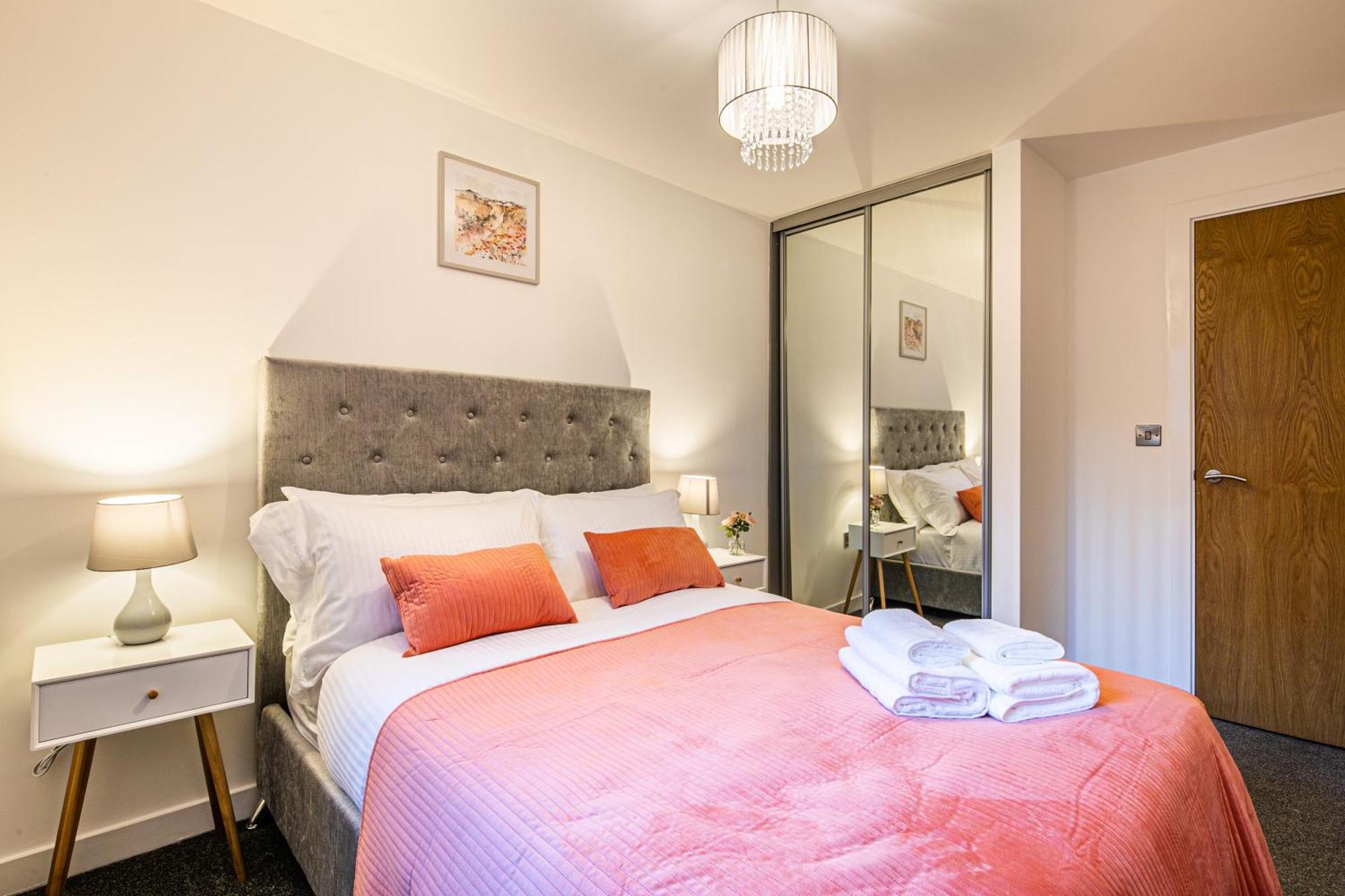 Stylish 2 Bed Apt 18 - City Centre, Free Parking, Espresso Machine & Netflix - Hosted By Stay Host Save Sheffield Buitenkant foto