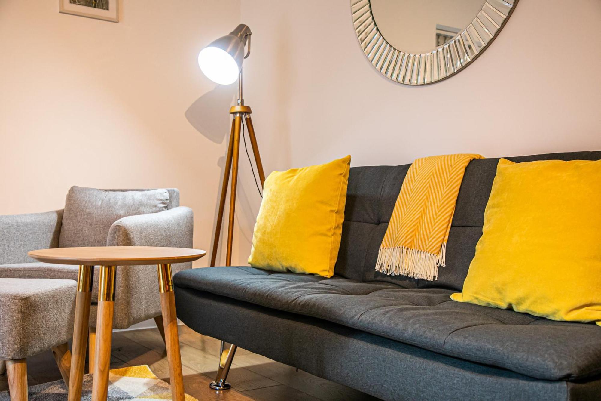 Stylish 2 Bed Apt 18 - City Centre, Free Parking, Espresso Machine & Netflix - Hosted By Stay Host Save Sheffield Buitenkant foto