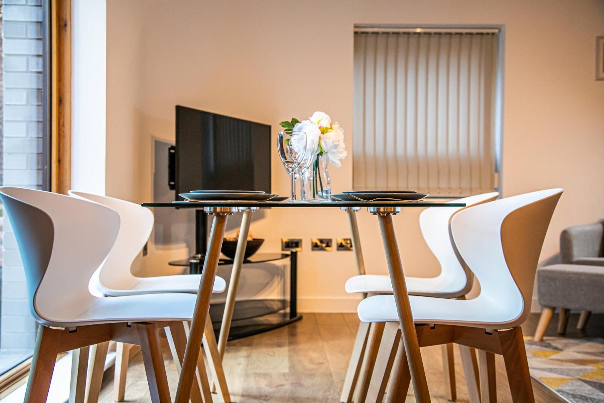 Stylish 2 Bed Apt 18 - City Centre, Free Parking, Espresso Machine & Netflix - Hosted By Stay Host Save Sheffield Buitenkant foto