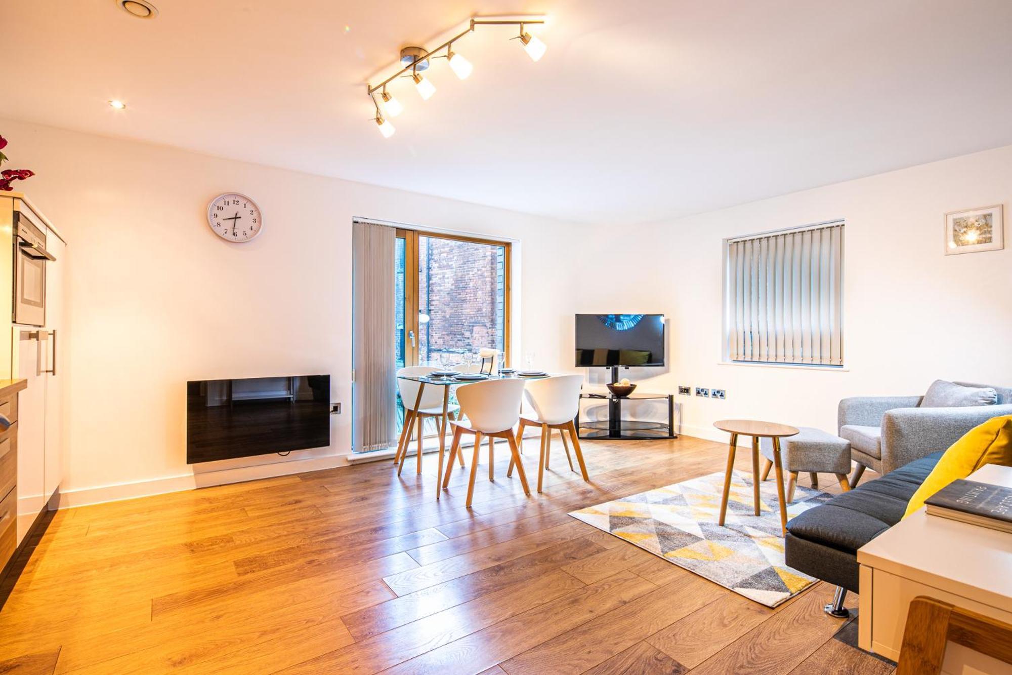 Stylish 2 Bed Apt 18 - City Centre, Free Parking, Espresso Machine & Netflix - Hosted By Stay Host Save Sheffield Buitenkant foto